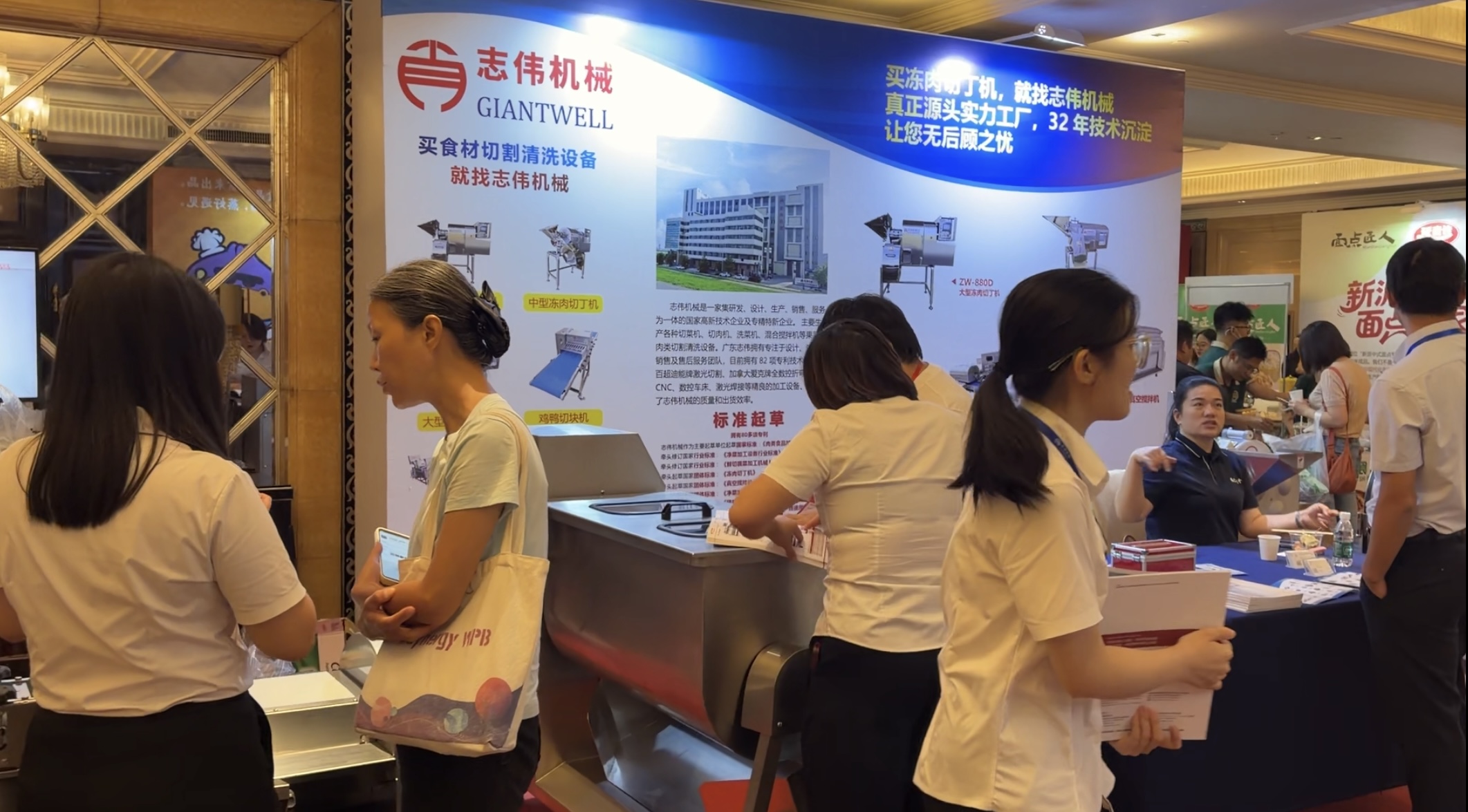 南北展现场.jpg 南北展现场.jpg